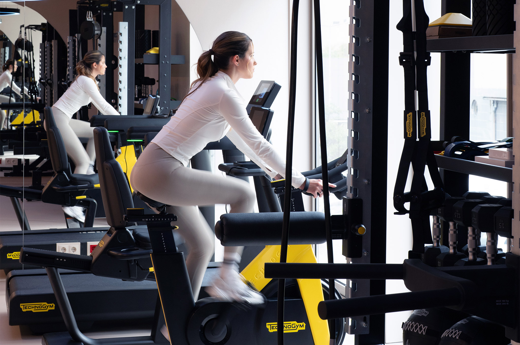 Fotografia da clínica Madrialli: Espaço e Equipamentos do Ginásio