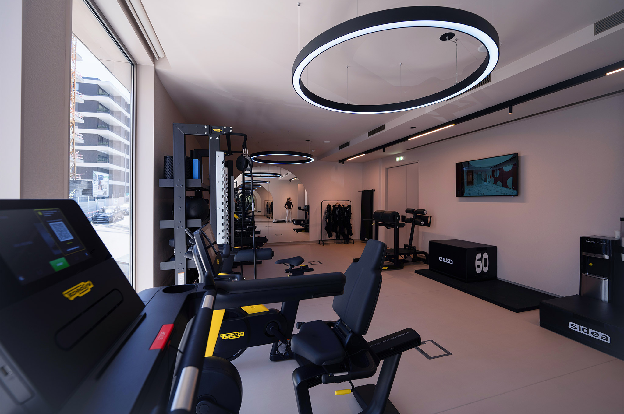 Fotografia da clínica Madrialli: Espaço e Equipamentos do Ginásio