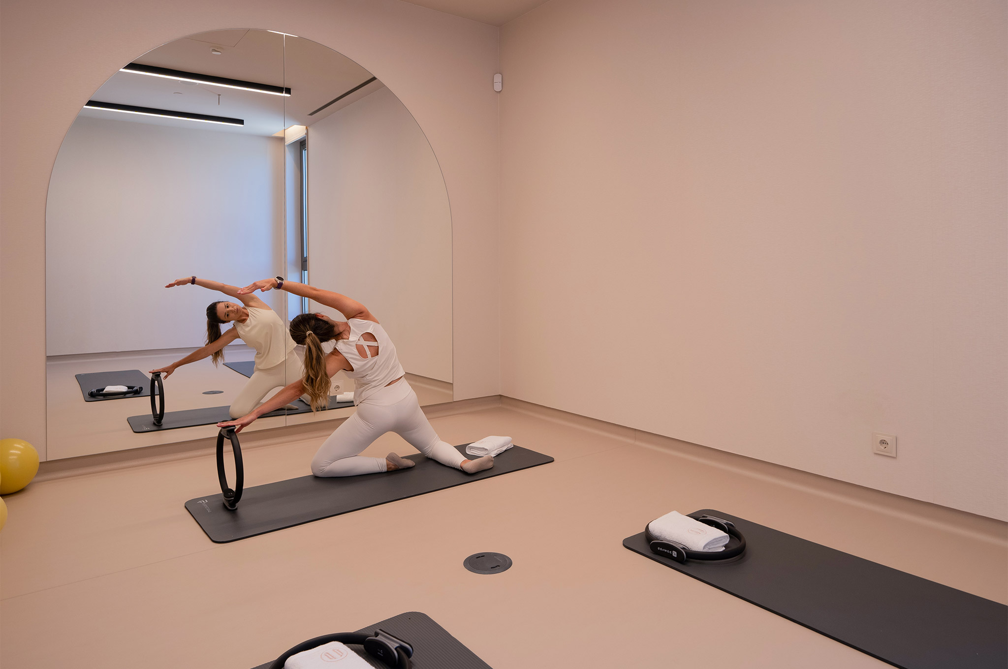 Fotografia da clínica Madrialli: Sala de Pilates Clínico
