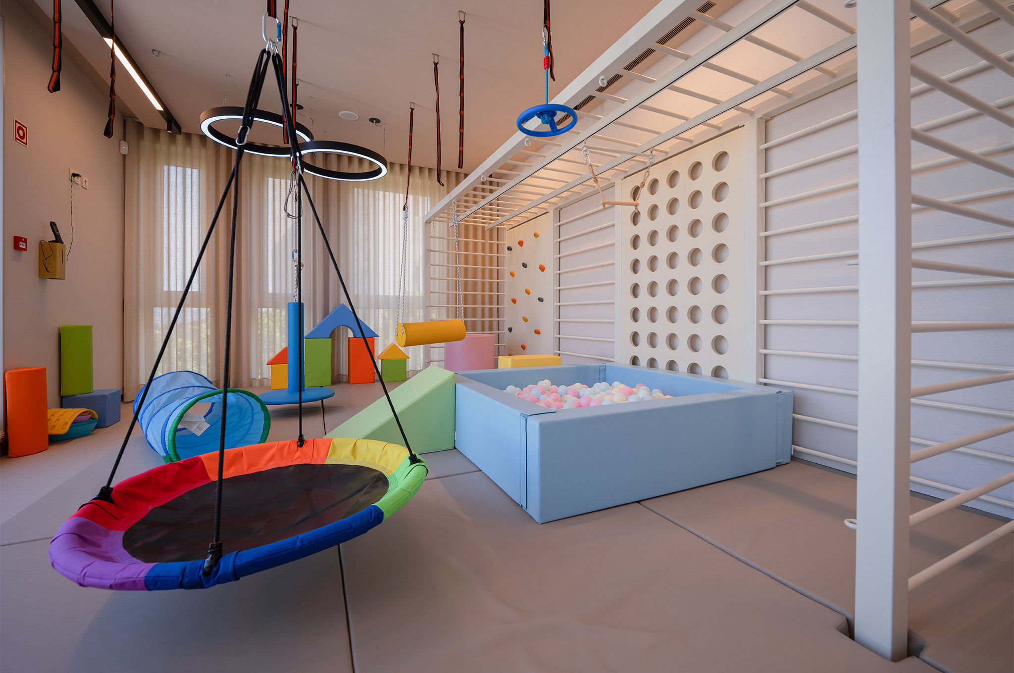 Fotografia da clínica Madrialli: Sala de Terapia Pediátrica